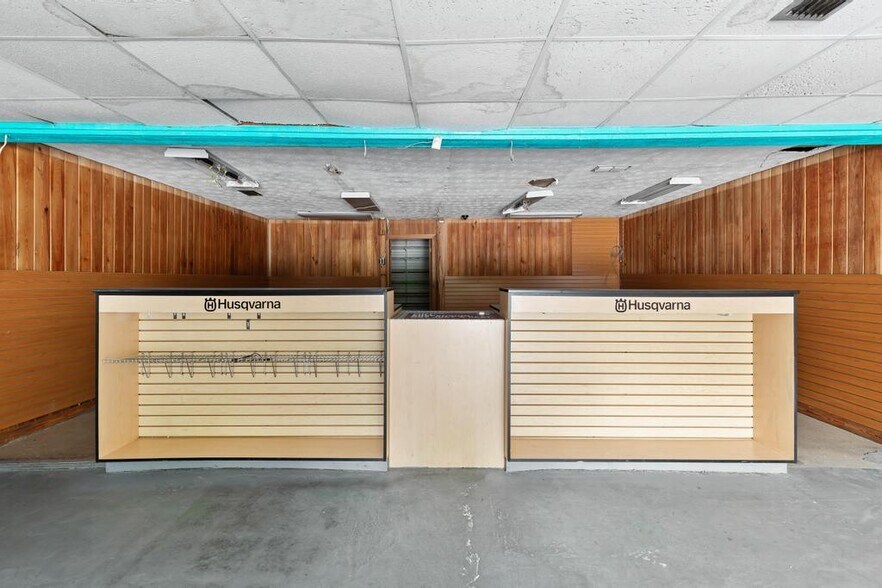 More Photos Of 15928 County Road 108, Hilliard Service For Sale