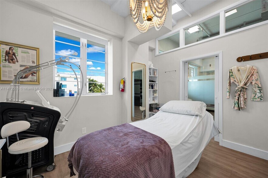 More Photos Of 1560 Lenox Ave, Miami Beach Office For Sale