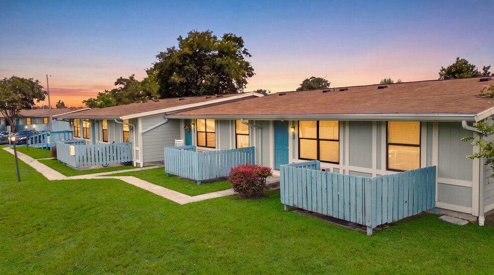 Primary Photo Of 322 Burkett Dr, Panama City Apartments For Sale