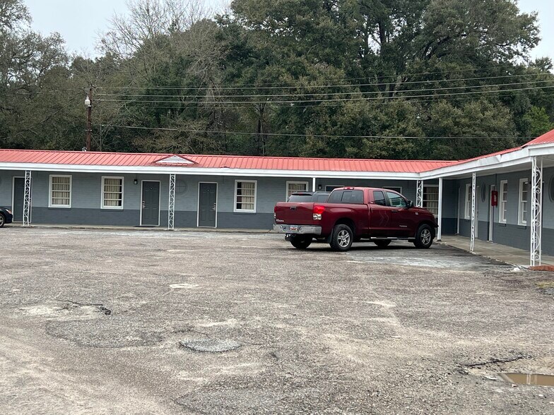 More Photos Of 1645 Main St N, Allendale Hotel For Sale