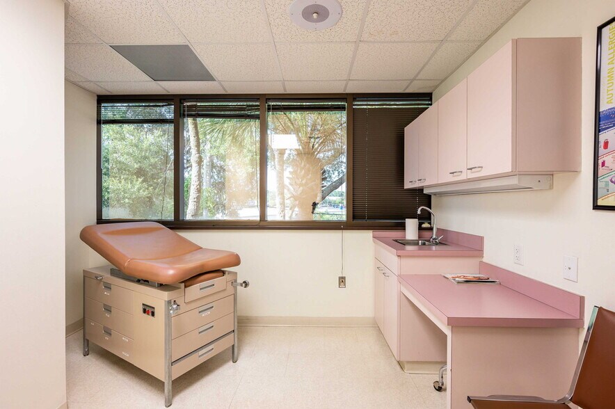 More Photos Of 6719 Gall Blvd, Zephyrhills Medical For Sale