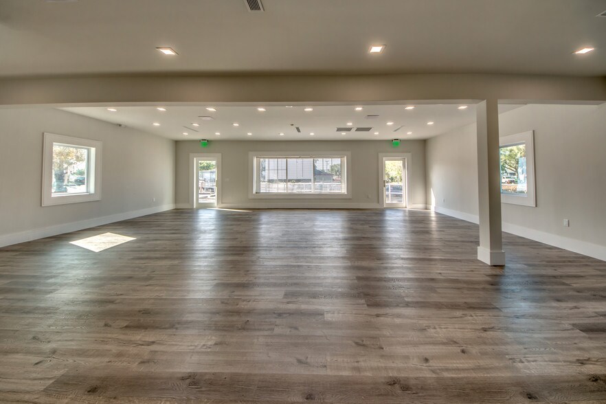 More Photos Of 3015 Tamiami Trl E, Naples Storefront Retail Office For Sale