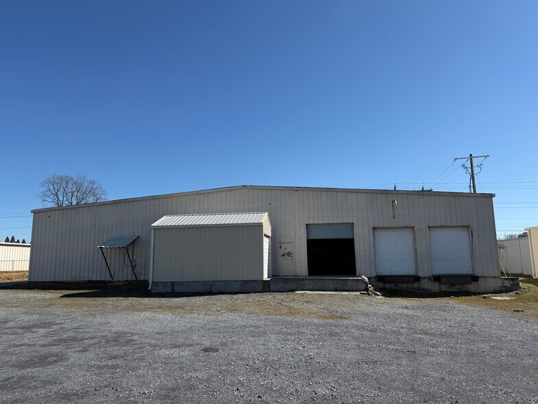 More Photos Of 1913 US 41 Hwy SW, Calhoun Flex For Lease