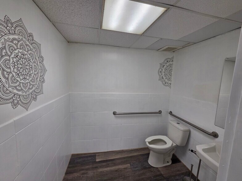 More Photos Of 228 Main St, Annapolis Storefront For Lease