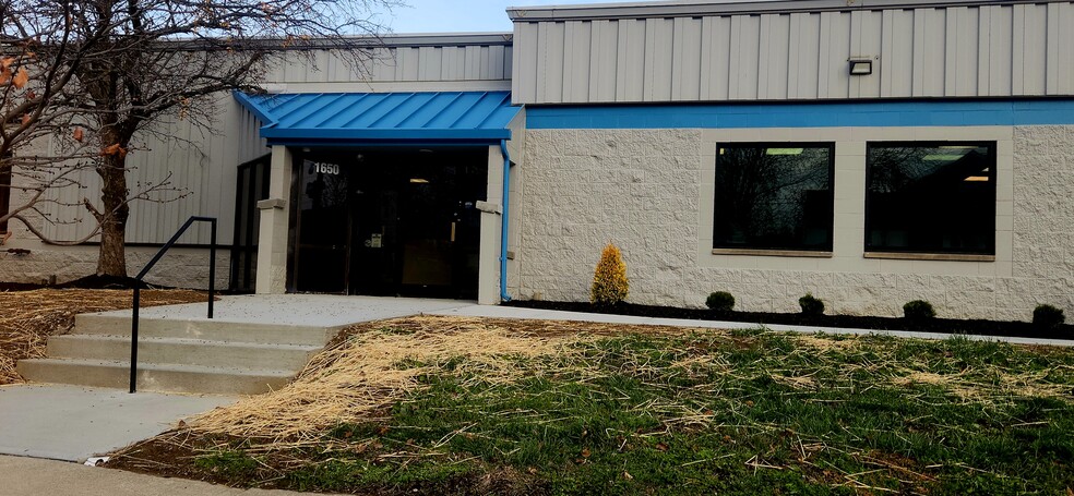 Primary Photo Of 1650 Russell St, Covington Office For Lease