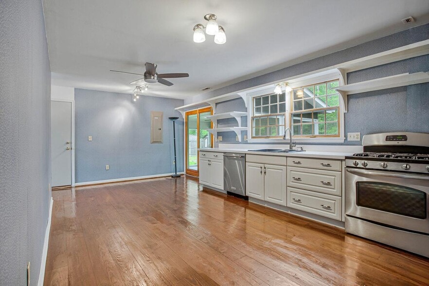 More Photos Of 6285 Shady Side Rd, Shady Side General Retail For Sale