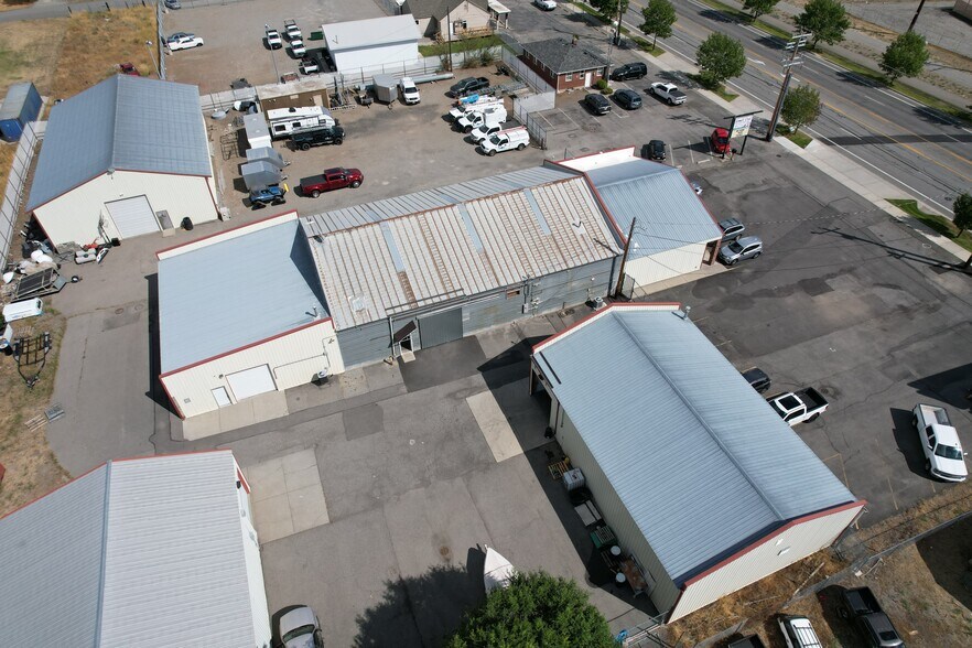 More Photos Of 17809 E Appleway Ave, Spokane Valley Showroom For Lease
