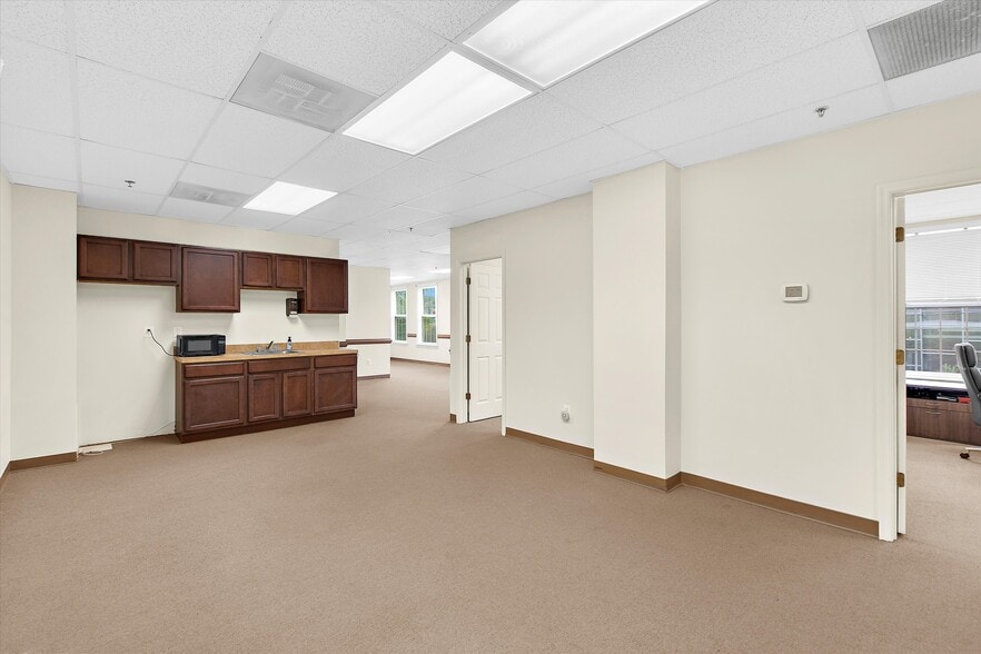 More Photos Of 601 7th St, Laurel Office For Sale