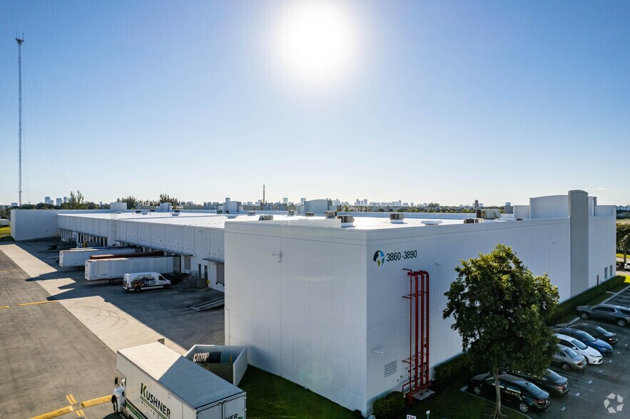 More Photos Of 3860-3890 Pembroke Rd, Hollywood Warehouse For Lease