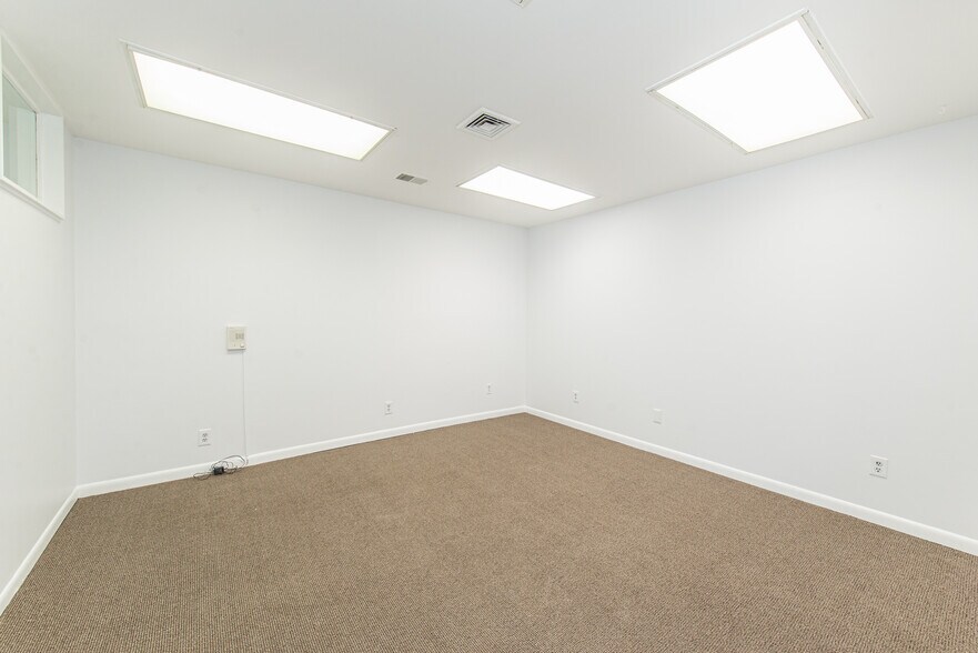 More Photos Of 150 River Rd, Montville Business Park For Lease