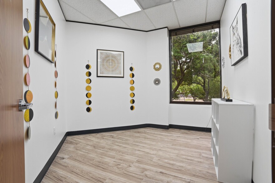 More Photos Of 7011 Harwin Dr, Houston Medical For Lease