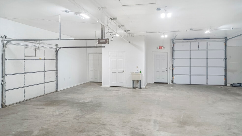 More Photos Of 605 Railroad St, Dupo Warehouse For Lease