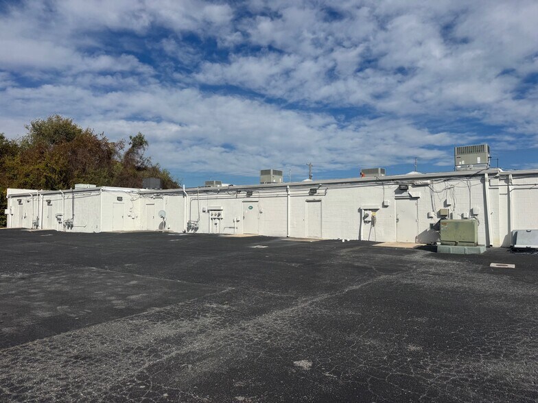 More Photos Of 1140 S Bay Rd, Dover Storefront For Sale