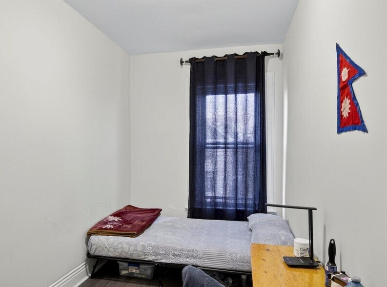 More Photos Of 271 Thomas St, Peterborough Apartments For Sale