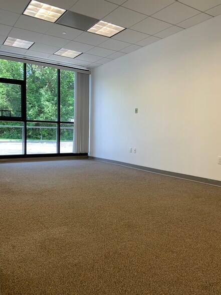 More Photos Of 643 Route 211E, Middletown Storefront Retail Office For Lease