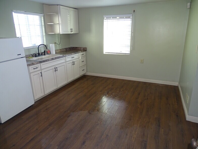 More Photos Of 2110 W Bonanza Rd, Las Vegas Service For Lease