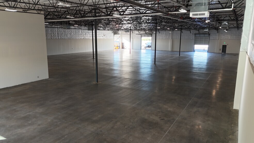 More Photos Of 11244 E Pecos Rd, Mesa Distribution For Sale