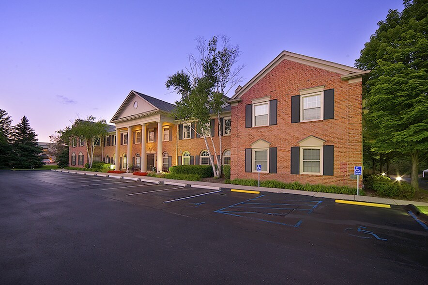 More Photos Of 31700 Telegraph Rd, Bingham Farms Office For Lease