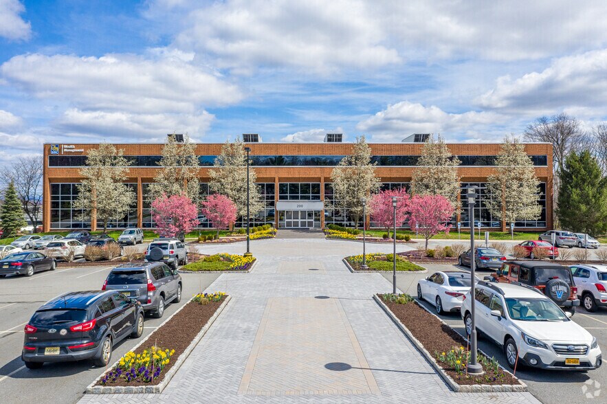More Photos Of 200 Park Ave, Florham Park Office For Lease