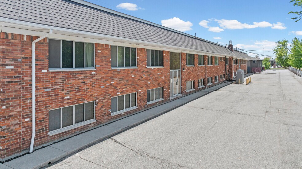 More Photos Of 28475 Greenfield Rd, Southfield Office For Sale