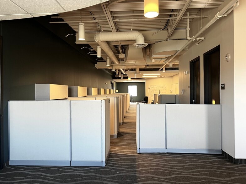 More Photos Of 12345 Portland Ave, Burnsville Flex For Lease