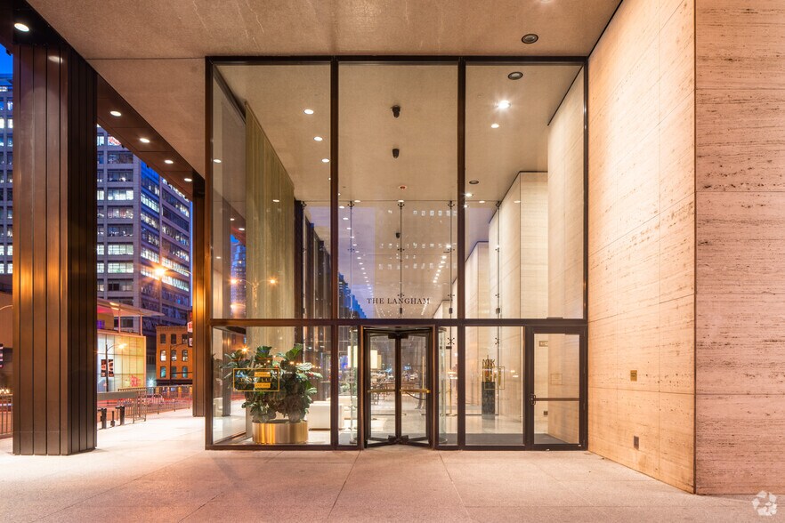 More Photos Of 330 N Wabash Ave, Chicago Coworking Space