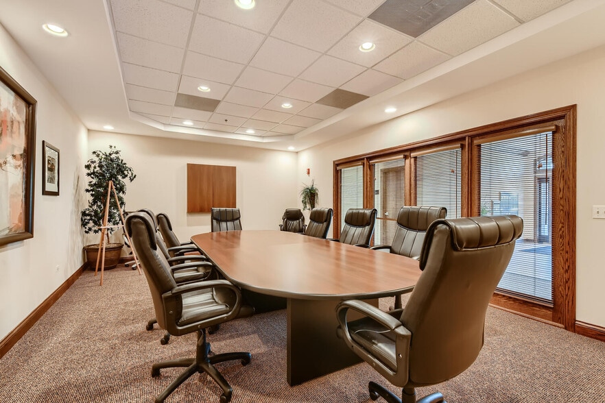 More Photos Of 108 S Wynstone Park Dr, North Barrington Office For Lease