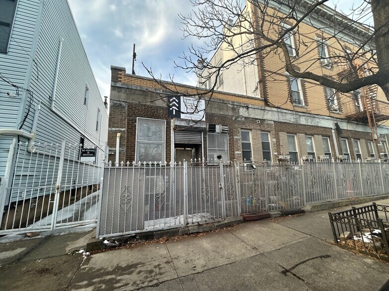More Photos Of 590 Onderdonk Ave, Ridgewood Storefront Retail Residential For Lease