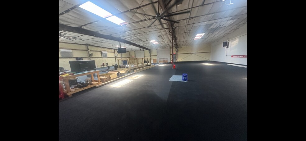 More Photos Of 8910 N Fork Dr, North Fort Myers Warehouse For Lease