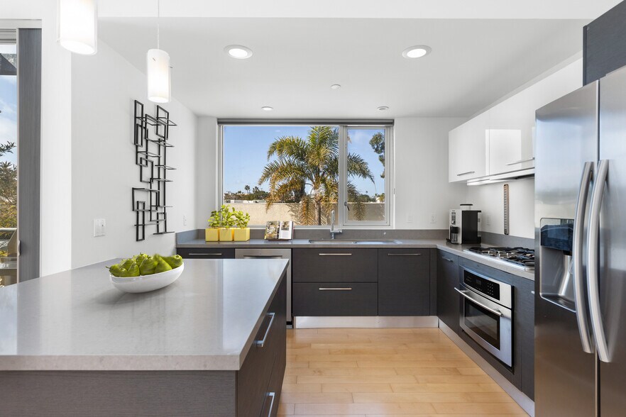 More Photos Of 930-932 Manhattan Beach Blvd, Manhattan Beach Office Residential For Sale