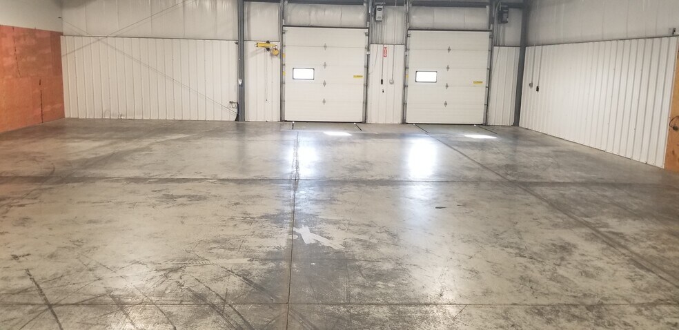 More Photos Of 3175 Atlas Dr, Oshkosh Warehouse For Lease