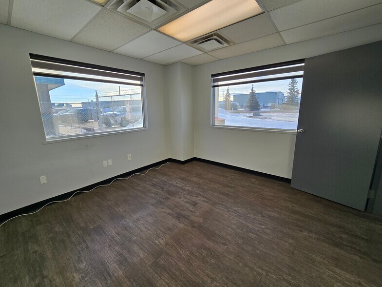 More Photos Of 506 24th Ave, Nisku Warehouse For Sale