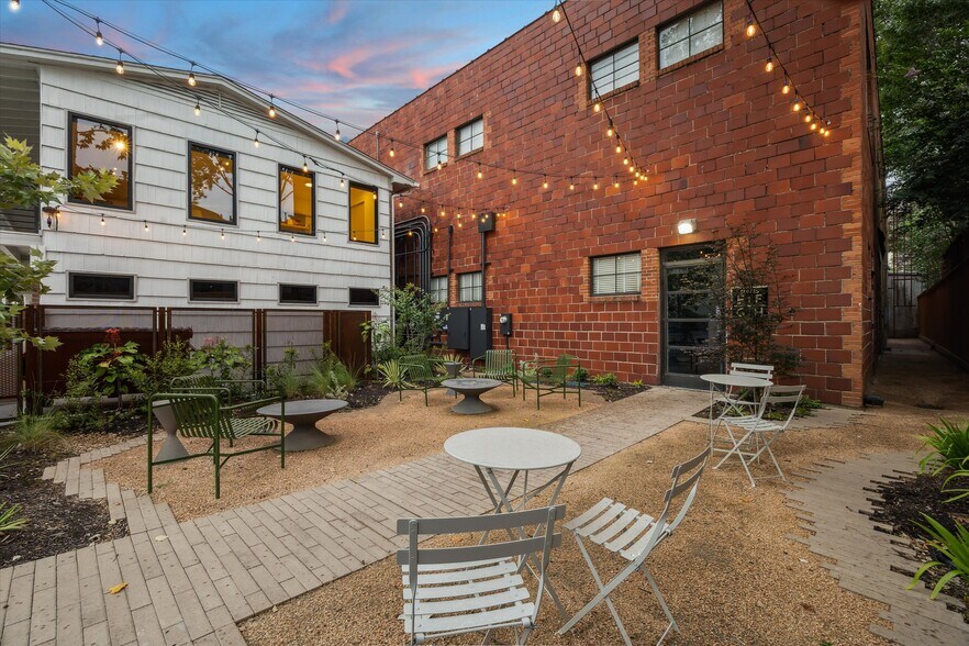 More Photos Of 2422 Bartlett St, Houston Loft Creative Space For Lease