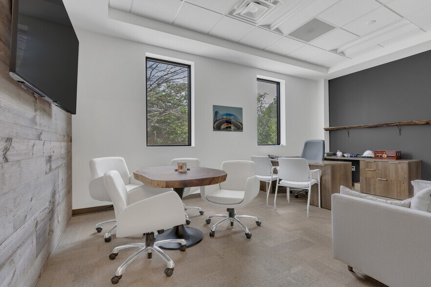More Photos Of 266 Seaboard Ln, Franklin Medical For Sale