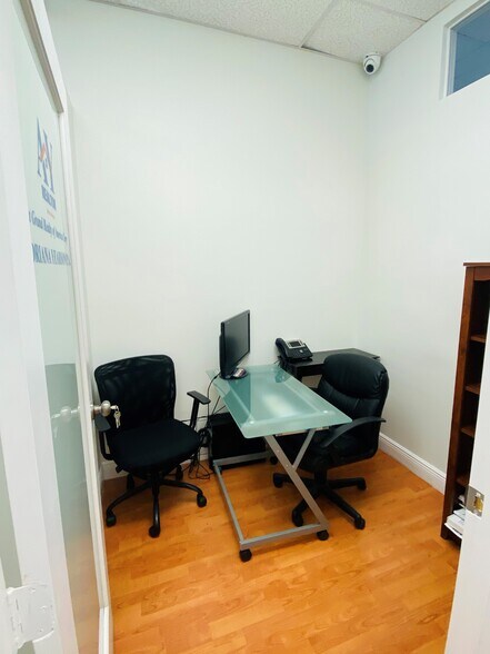 More Photos Of 19300 W Dixie Hwy, Miami Office For Lease