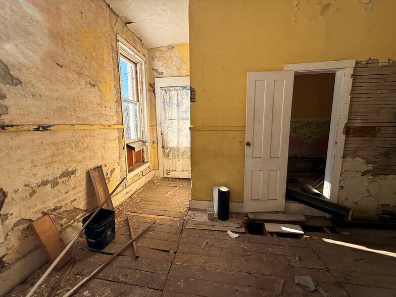 More Photos Of 130 W Main St, Westfield Flex For Sale