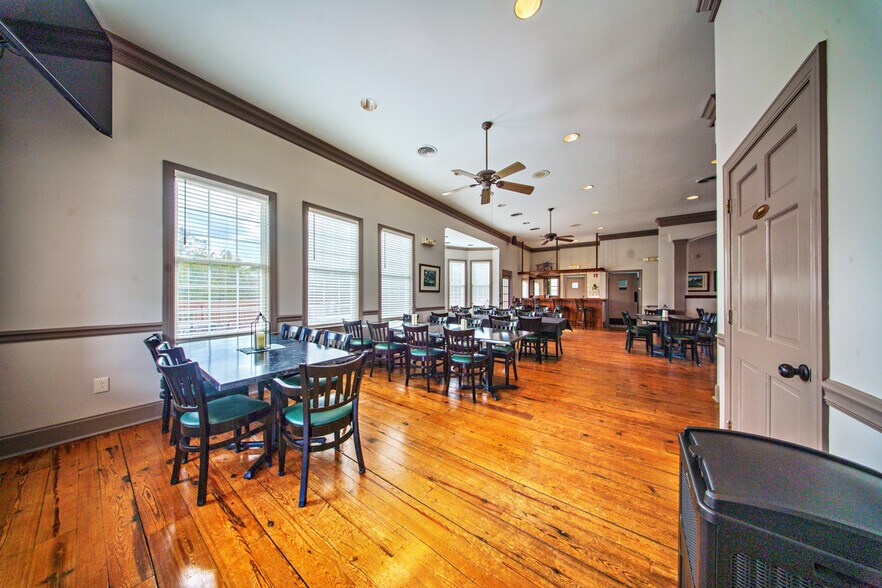 More Photos Of 128 Oakview Club Dr, Macon-Bibb Golf Course Driving Range For Sale