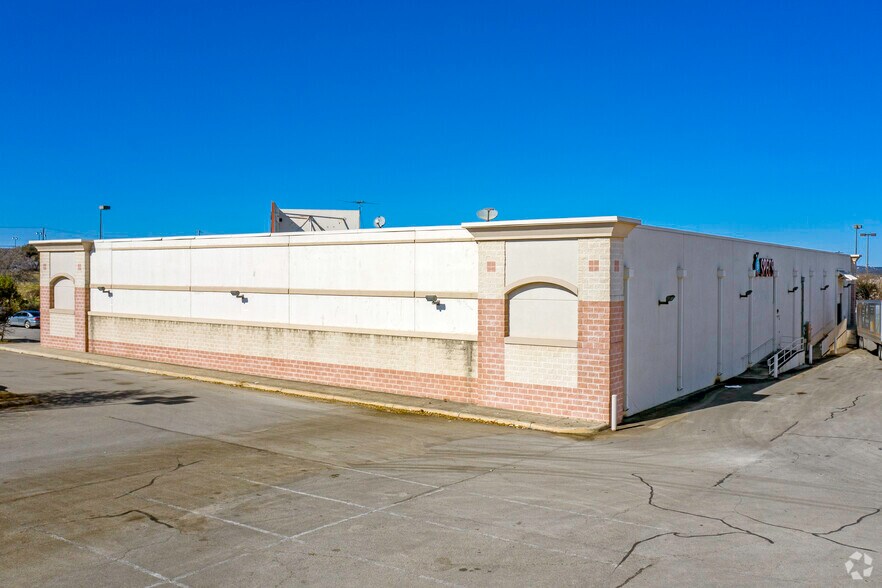 More Photos Of 11309-11323 Bandera Rd, San Antonio Unknown For Lease