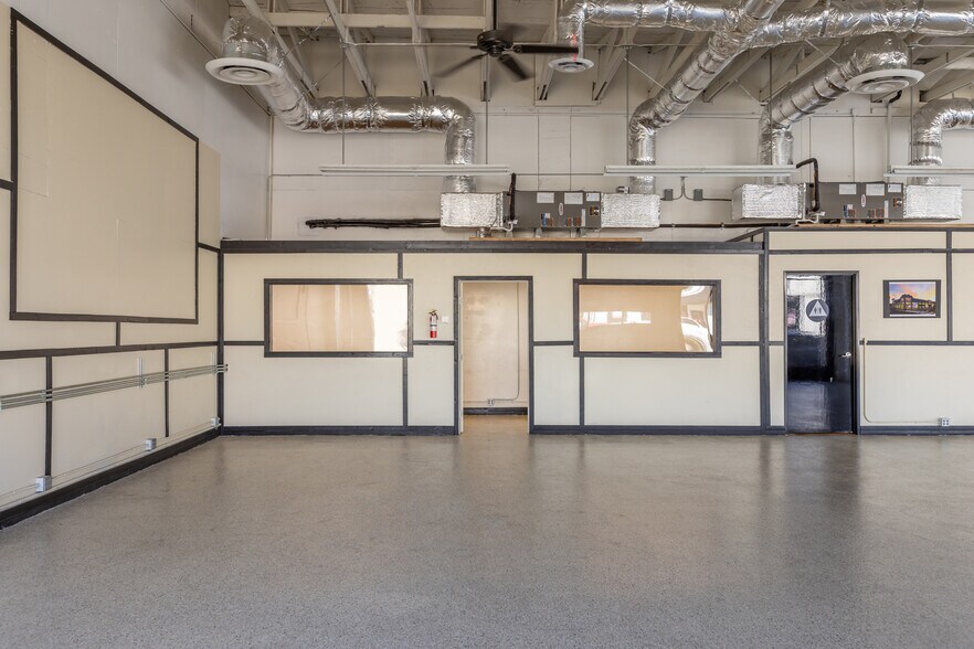 More Photos Of 402 W Chapman Ave, Orange Storefront For Lease