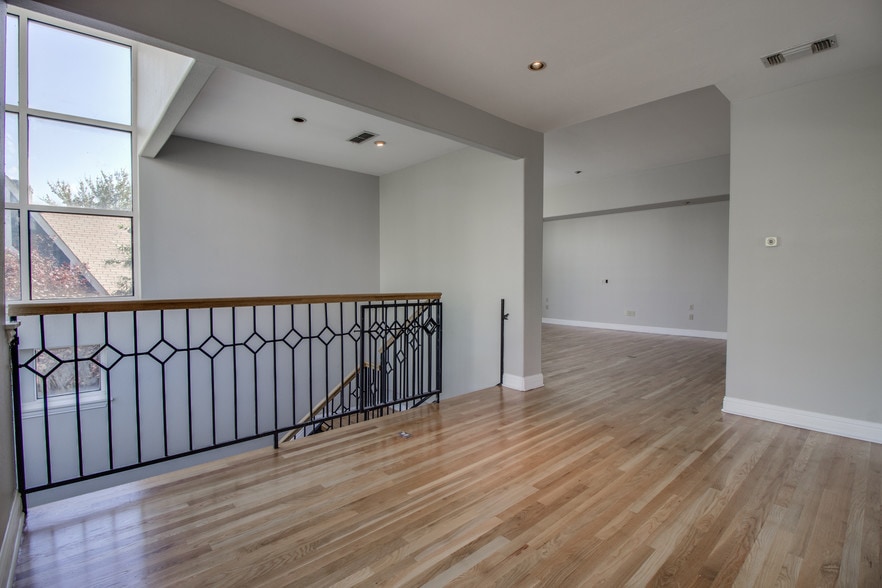 More Photos Of 4235 Cedar Springs Rd, Dallas Office For Sale