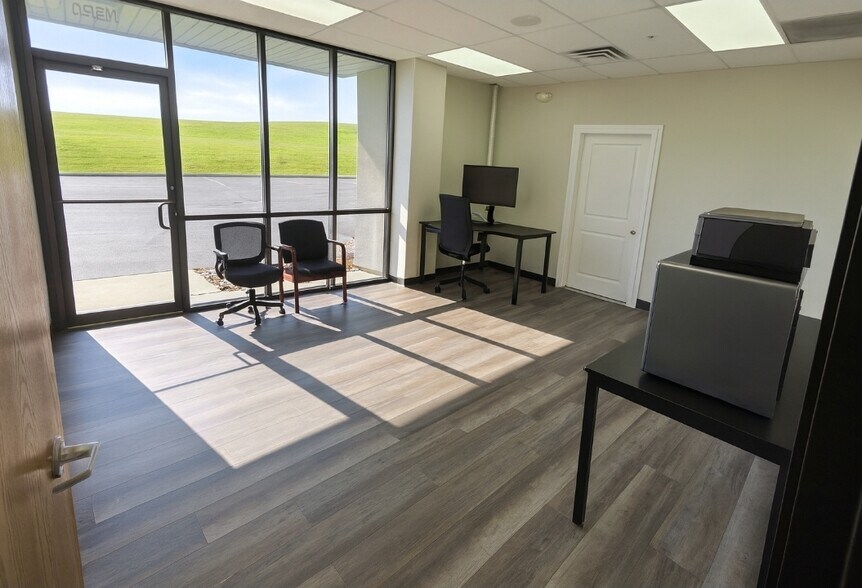 More Photos Of 1053-1071 W Innovation Dr, Kearney Warehouse For Lease