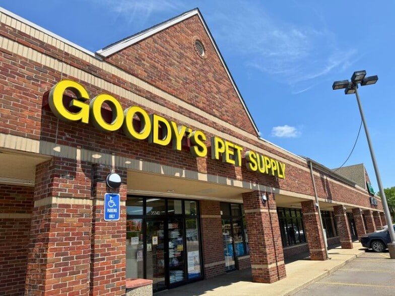 More Photos Of 35300-35354 E Michigan Ave, Wayne Storefront Retail Office For Lease
