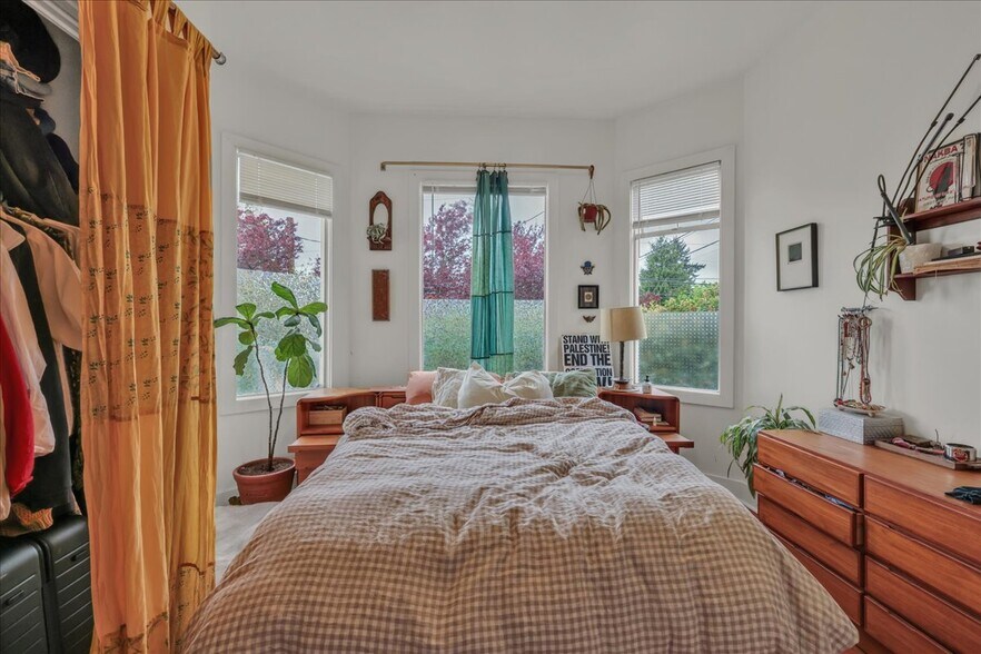 More Photos Of 172 16th Ave, Seattle Multifamily For Sale