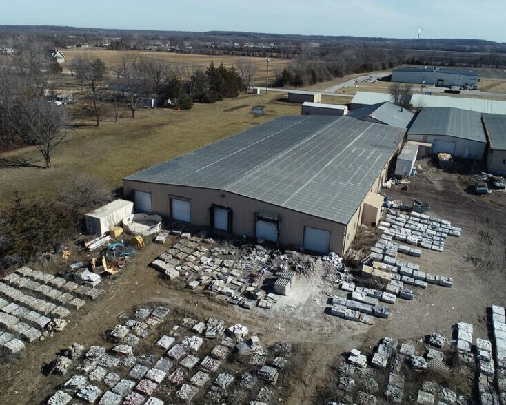 More Photos Of 948 Linnco Dr, La Cygne Warehouse For Sale