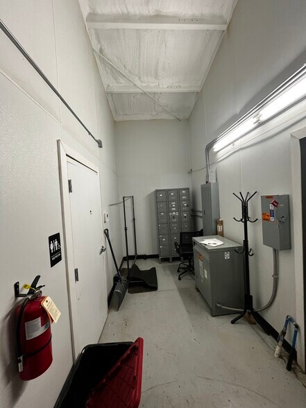 More Photos Of 24 Leonard Wood Rd, Battle Creek Manufacturing For Sale