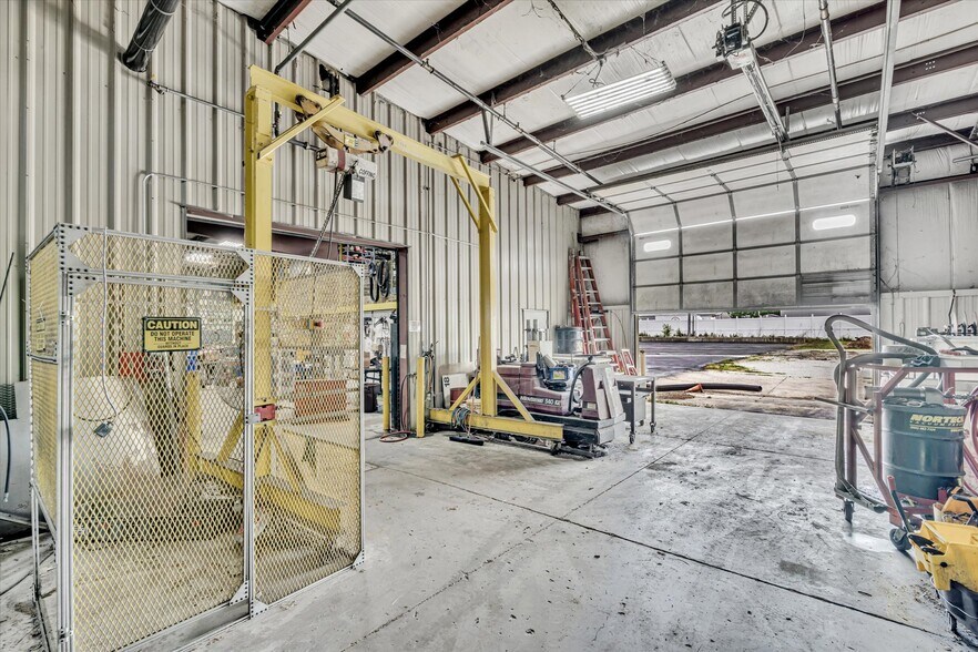 More Photos Of 202 1st St S, Kalona Manufacturing For Sale