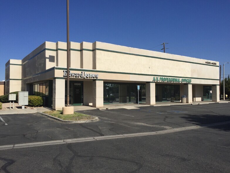 More Photos Of 44300 Lowtree Ave, Lancaster Office For Sale