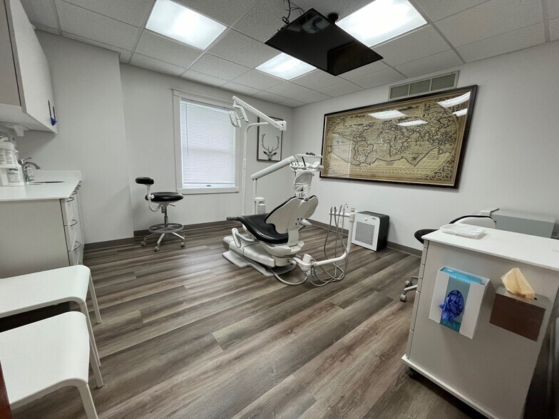 More Photos Of 600 Stony Brook Ct, Newburgh Medical For Sale