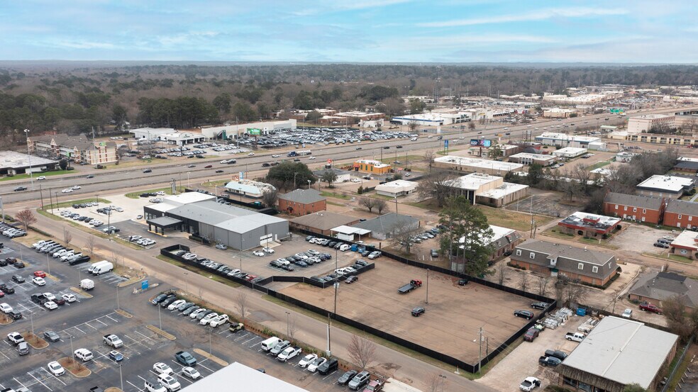 More Photos Of 5385 N I 55 St, Jackson Auto Dealership For Sale