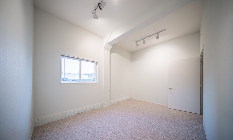 More Photos Of 33845 E 99 Hwy, Tangent Self Storage For Sale